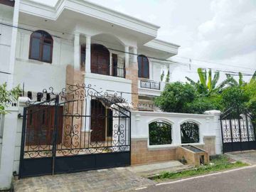 Rumah Cantik di Komplek Billymoon Pondok Kelapa - Duren Sawit