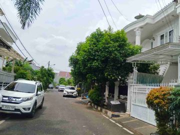 Rumah Cantik di Komplek Billymoon Pondok Kelapa - Duren Sawit