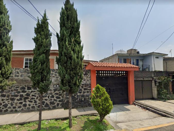 VENDO AMPLIA CASA