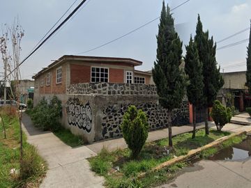 VENDO AMPLIA CASA