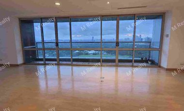 Penthouse in BGC for Lease