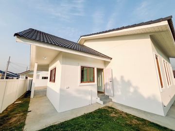 Muji-Style House in Hang Dong, Chiang Mai