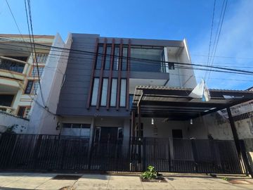 Rumah Dharmahusada Indah STRATEGIS, BEKAS KANTOR DEKAT GALAXY MALL