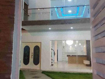 ESPECTACULAR  Y ELEGANTE VILLA , POR ESTRENAR , 4 DORMITORIOS, CON  VISTA AL MAR