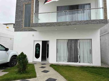 ESPECTACULAR  Y ELEGANTE VILLA , POR ESTRENAR , 4 DORMITORIOS, CON  VISTA AL MAR