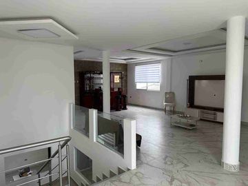 ESPECTACULAR  Y ELEGANTE VILLA , POR ESTRENAR , 4 DORMITORIOS, CON  VISTA AL MAR