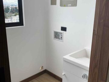 Departamento de venta en el sector la Carolina de 3 dormitorios, Quito, Ecuador