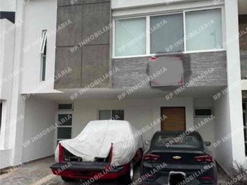 CASA EN RENTA EN VILLAS DEL ROBLE CORREGIDORA