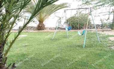 Bonita casa en Venta, a 3 cuadras del centro, ideal para un hotel boutique , o familias grandes, tiene 5 recamaras, 7 baños, sala Tx, estudio independiente con baño, 1/2 baño, sala comedor con chimenea, terraza, jardín muy grande(ideal para construir cabañas),, desayunador, cocina, cuarto lavado, cuarto servicio con baño, 5 lugares estacionamiento, cisterna y portón eléctrico.