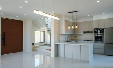 For Sale: 5BR Modern House & Lot in Parkway Setting Nuvali Calamba, Laguna - P31.5M