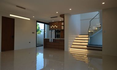 For Sale: 5BR Modern House & Lot in Parkway Setting Nuvali Calamba, Laguna - P31.5M