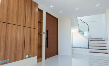 For Sale: 5BR Modern House & Lot in Parkway Setting Nuvali Calamba, Laguna - P31.5M
