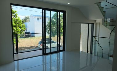 For Sale: 5BR Modern House & Lot in Parkway Setting Nuvali Calamba, Laguna - P31.5M