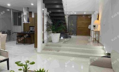 Casa en Loretta Dos en venta.