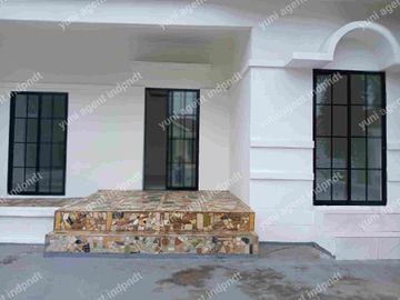 Rumah renoved 3 lantai siap huni,legenda wisata cibubur