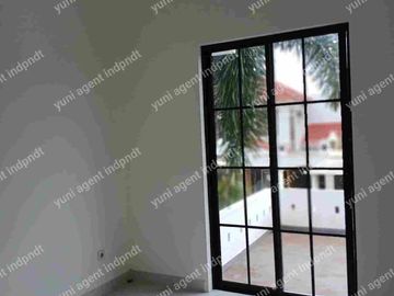 Rumah renoved 3 lantai siap huni,legenda wisata cibubur