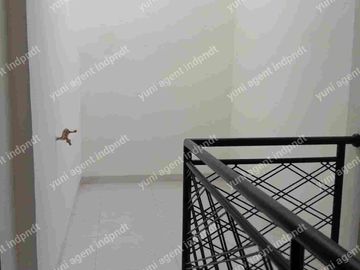 Rumah renoved 3 lantai siap huni,legenda wisata cibubur