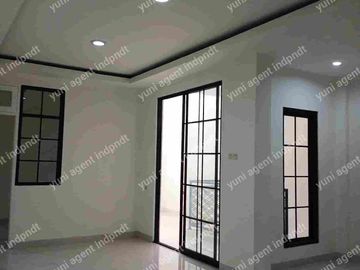 Rumah renoved 3 lantai siap huni,legenda wisata cibubur