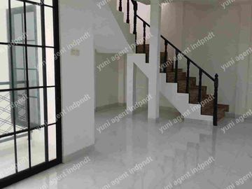 Rumah renoved 3 lantai siap huni,legenda wisata cibubur