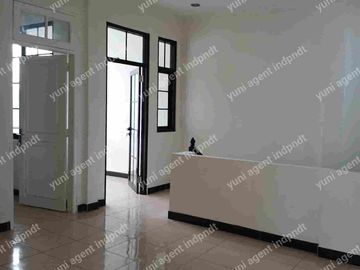 Rumah renoved 3 lantai siap huni,legenda wisata cibubur