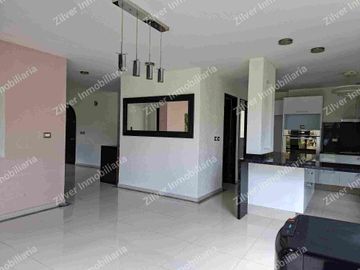 Casa en venta con jardín en la Querencia residencial