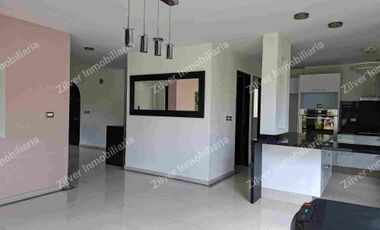Casa en venta con jardín en la Querencia residencial