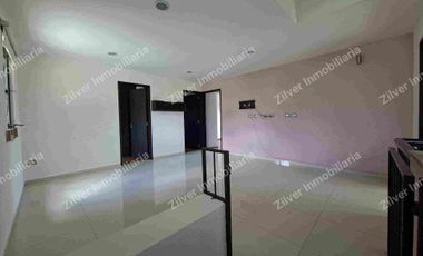 Casa en venta con jardín en la Querencia residencial