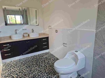 Casa en venta con jardín en la Querencia residencial
