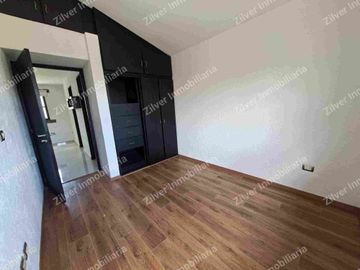 Casa en venta con jardín en la Querencia residencial