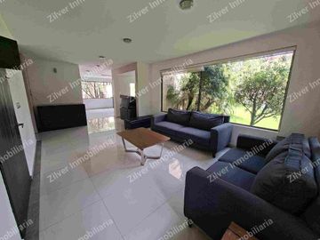 Casa en venta con jardín en la Querencia residencial