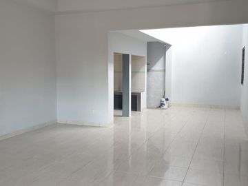 Rumah Nirwana Eksekutif Row jalan 3 mobil