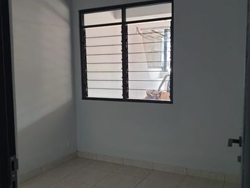 Rumah Nirwana Eksekutif Row jalan 3 mobil