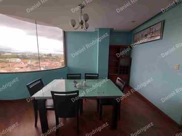 Departamento de venta en cuenca en plena Ave. Paucarbamaba zona estrategica a 100 m de la clinica paucarbamba