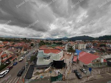 Departamento de venta en cuenca en plena Ave. Paucarbamaba zona estrategica a 100 m de la clinica paucarbamba