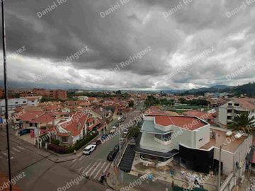 Departamento de venta en cuenca en plena Ave. Paucarbamaba zona estrategica a 100 m de la clinica paucarbamba