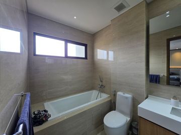Dijual Rumah Mewah 3 Lantai Full Furnish di Zora Kazumi BSD Siap Huni