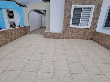Casa en Alquiler Santa Elena, 2 Hab, 1 Baño, Seguridad, Piscina, cerca la Playa