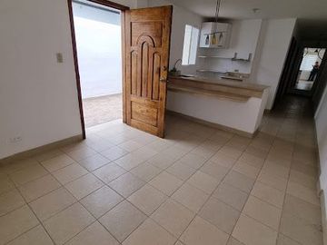Casa en Alquiler Santa Elena, 2 Hab, 1 Baño, Seguridad, Piscina, cerca la Playa