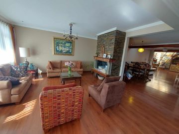 Casa de venta en cuenca sector comercial Ecu 911, Parque Santa Anita, Av 10 de agosto