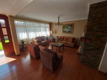 Casa de venta en cuenca sector comercial Ecu 911, Parque Santa Anita, Av 10 de agosto