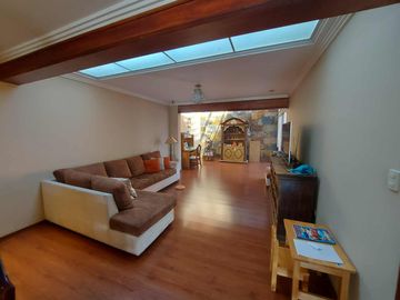 Casa de venta en cuenca sector comercial Ecu 911, Parque Santa Anita, Av 10 de agosto