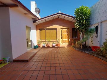 Casa de venta en cuenca sector comercial Ecu 911, Parque Santa Anita, Av 10 de agosto