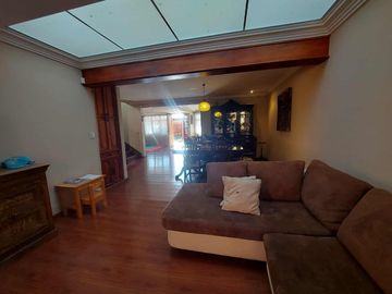 Casa de venta en cuenca sector comercial Ecu 911, Parque Santa Anita, Av 10 de agosto