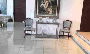 VENTA DE RESIDENCIA EN LA VISTA COUNTRY CLUB CON EXCELENTES AMENIDADES Y MUY AMPLIA  4 recámaras 4 baños cuarto de servicio campo de golf