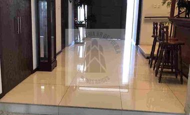 VENTA DE RESIDENCIA EN LA VISTA COUNTRY CLUB CON EXCELENTES AMENIDADES Y MUY AMPLIA  4 recámaras 4 baños cuarto de servicio campo de golf