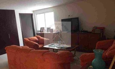 VENTA DE RESIDENCIA EN LA VISTA COUNTRY CLUB CON EXCELENTES AMENIDADES Y MUY AMPLIA  4 recámaras 4 baños cuarto de servicio campo de golf