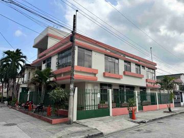 Venta de casa esquinera en Kennedy Nueva