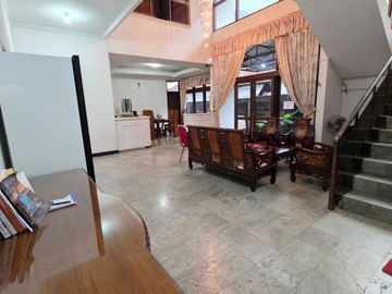 DISEWAKAN RUMAH FULLFURNISHED MEWAH DI JALAN JOHAR PONTIANAK KALIMANTAN BARAT
