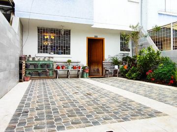 Casa - Macasto, Urbanización Valle hermoso 3, Ambato, Ecuador