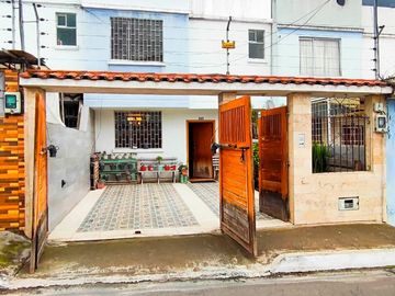 Casa - Macasto, Urbanización Valle hermoso 3, Ambato, Ecuador